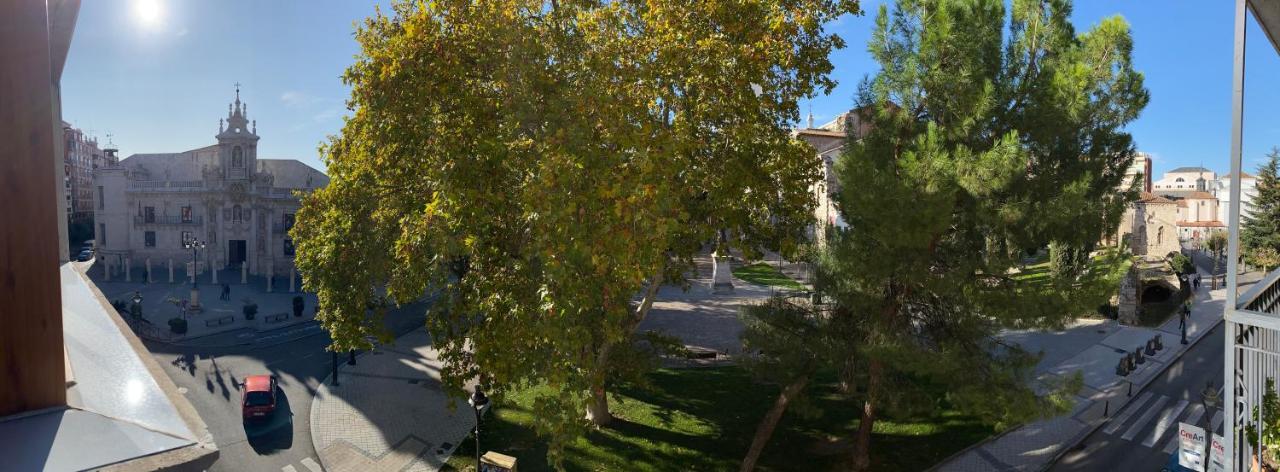Universidad 4 Валадоид Екстериор снимка